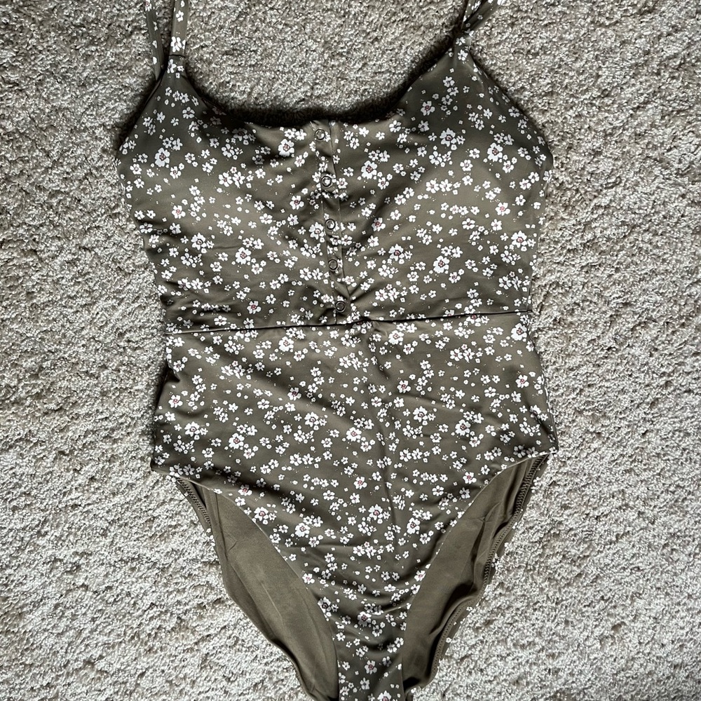 Andie The Snap One Piece, size L.